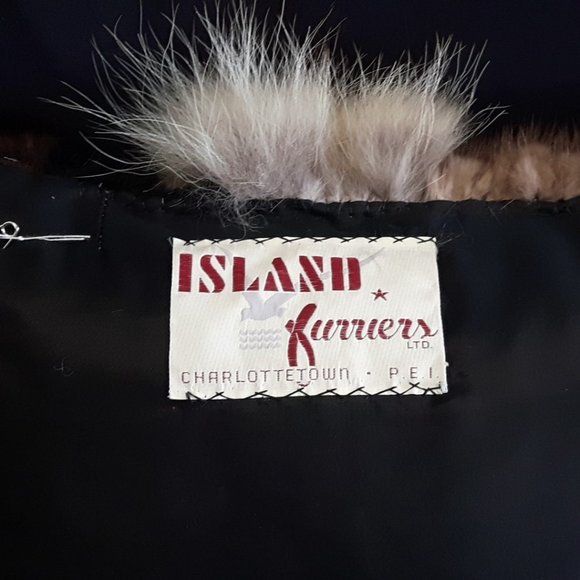 Patchwork Pillow. Repurposed Vintage Genuine Real Fur - Picture 4 of 5